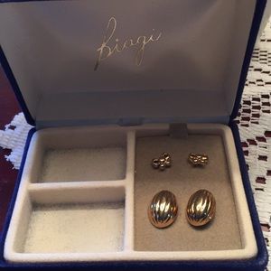 Biagi. Vintage 2 piece set earrings  gold tone🌷🌷